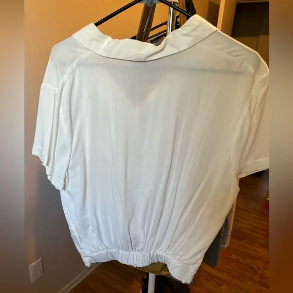 Cropped Button Up Collared Shirt - Picture 3 of 3